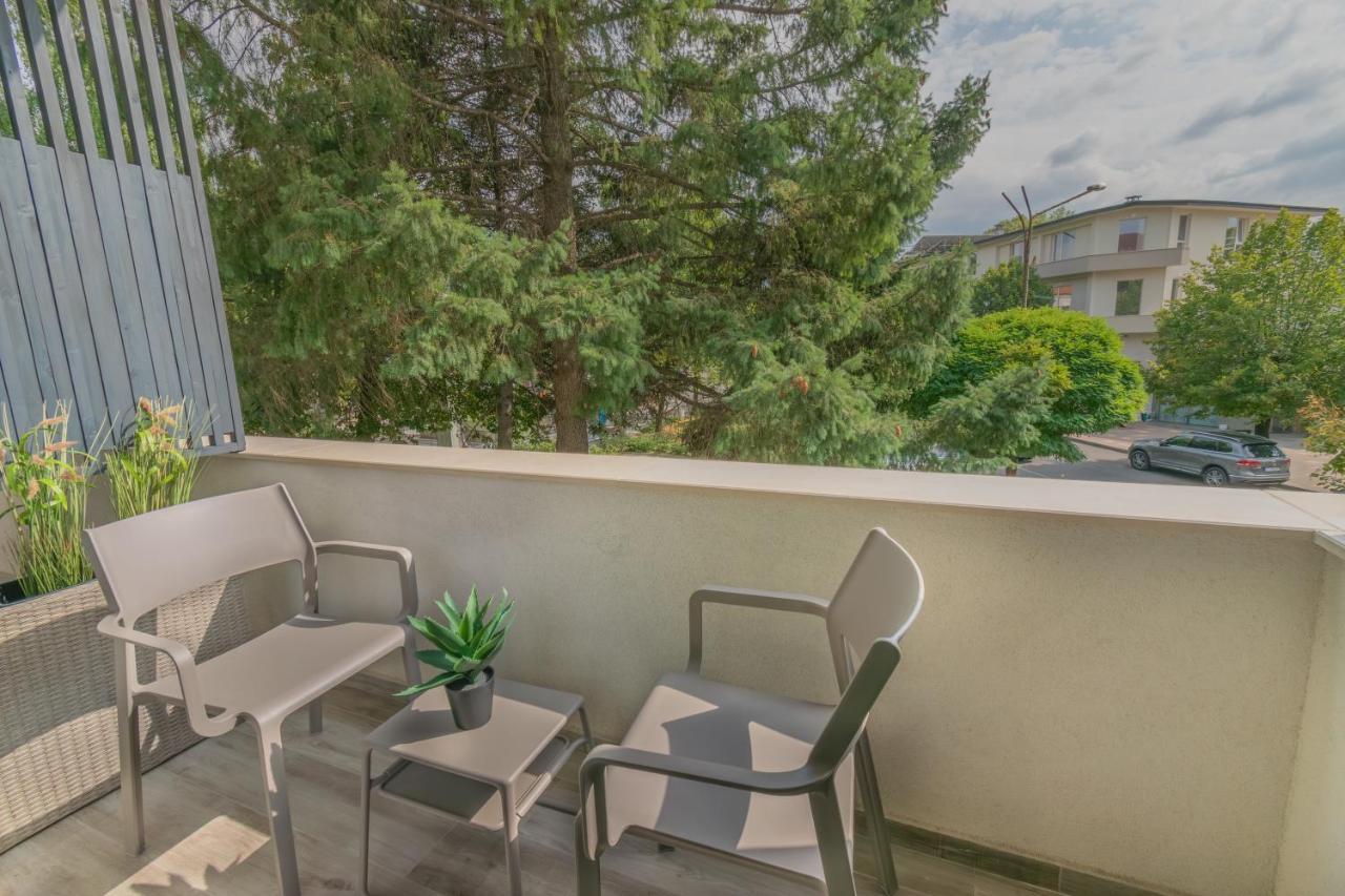 Hotel Osetia Garden Momchilgrad Eksteriør bilde