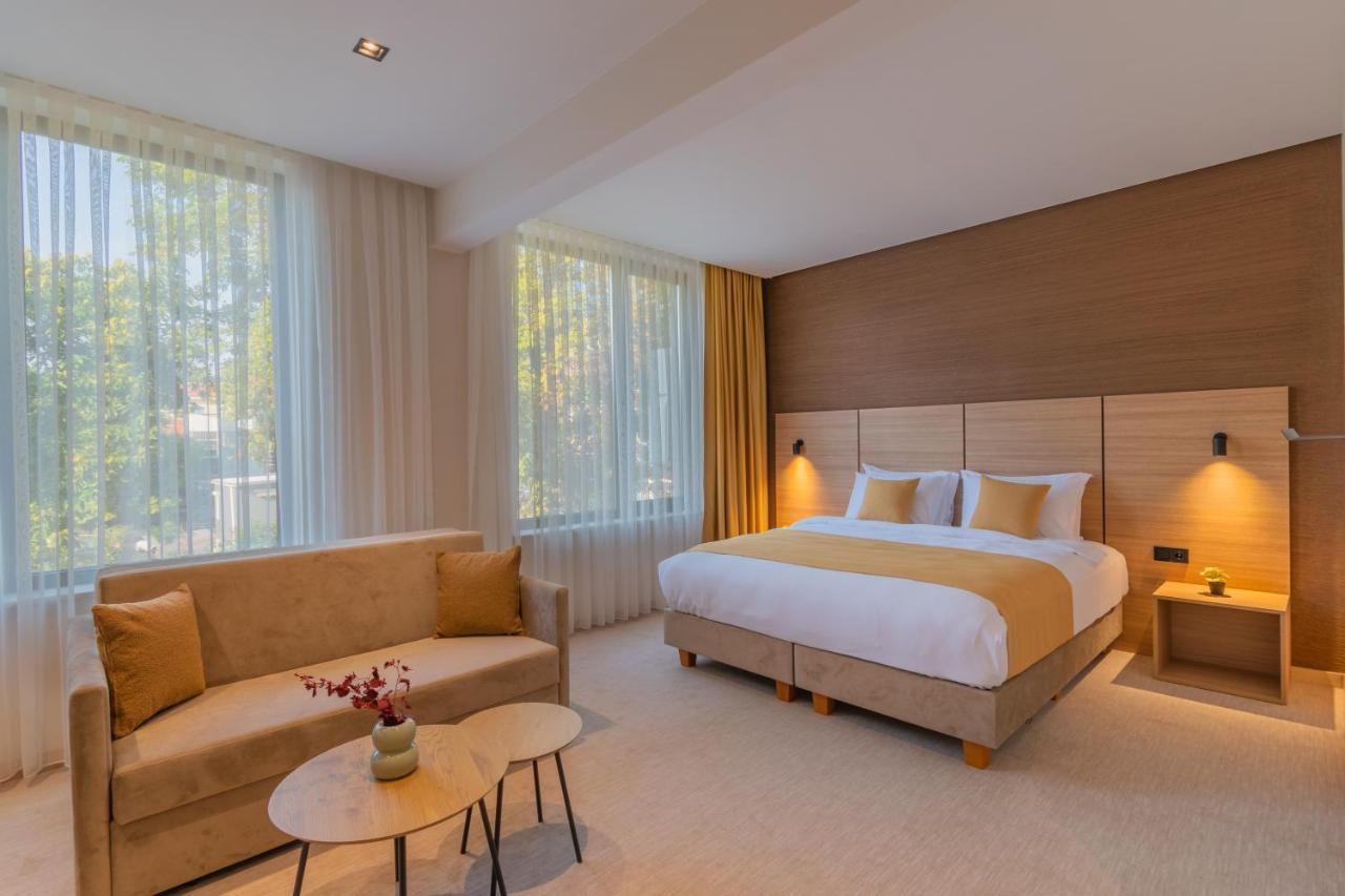 Hotel Osetia Garden Momchilgrad Eksteriør bilde