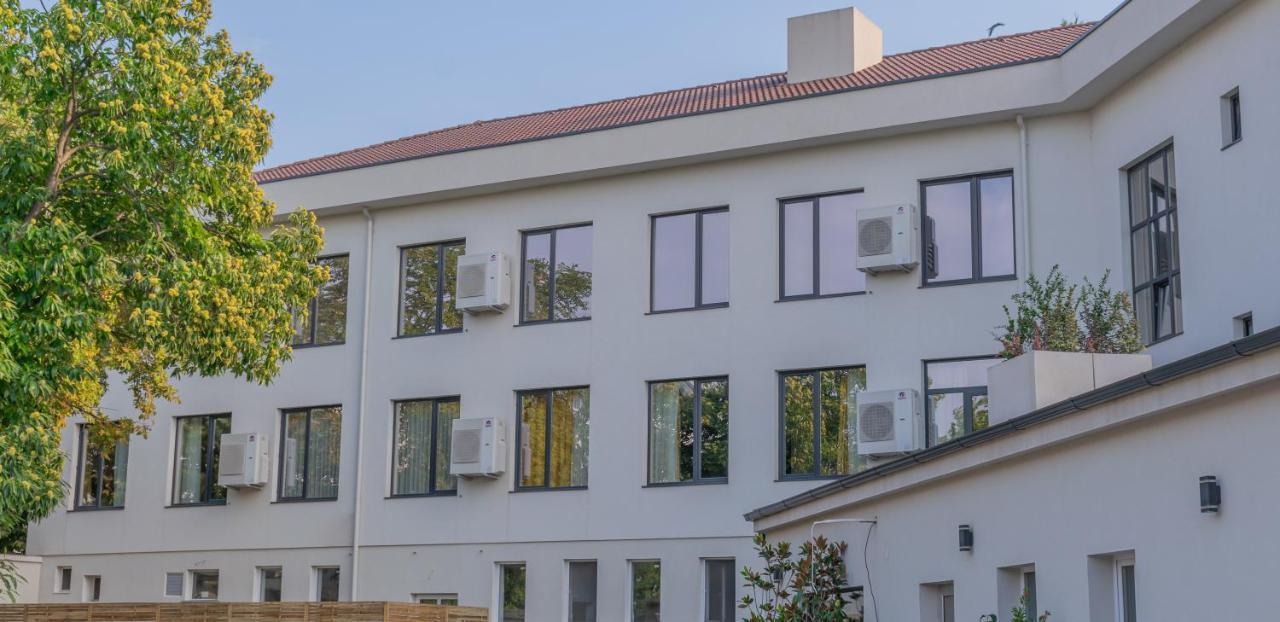 Hotel Osetia Garden Momchilgrad Eksteriør bilde