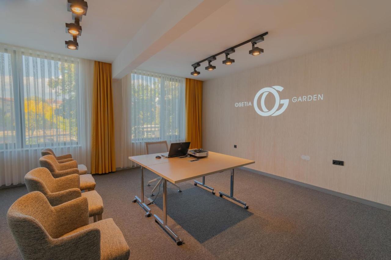 Hotel Osetia Garden Momchilgrad Eksteriør bilde